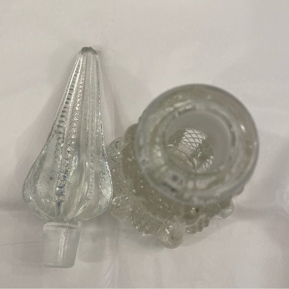 BEAUTIFUL VINTAGE PERFUME BOTTLE  MADE OF HEAVY CUT GLASS - Picture 4 of 11